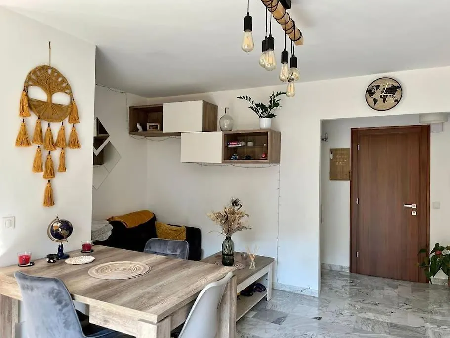 Appartement Beau 2 Pieces,Terrasse, Parking Menton Centre